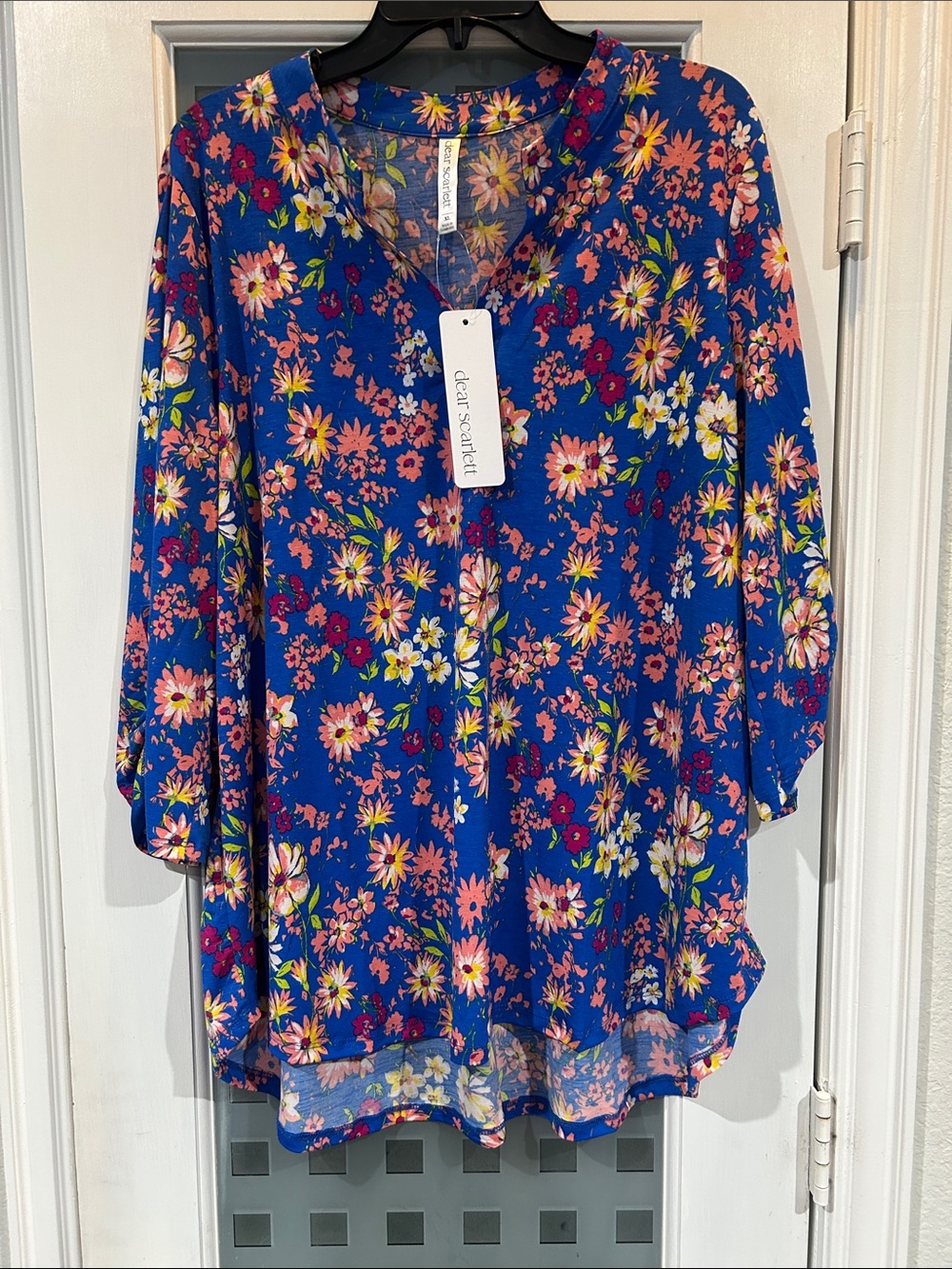 Dear Scarlett Blue Floral V-Neck Button-Front Blouse